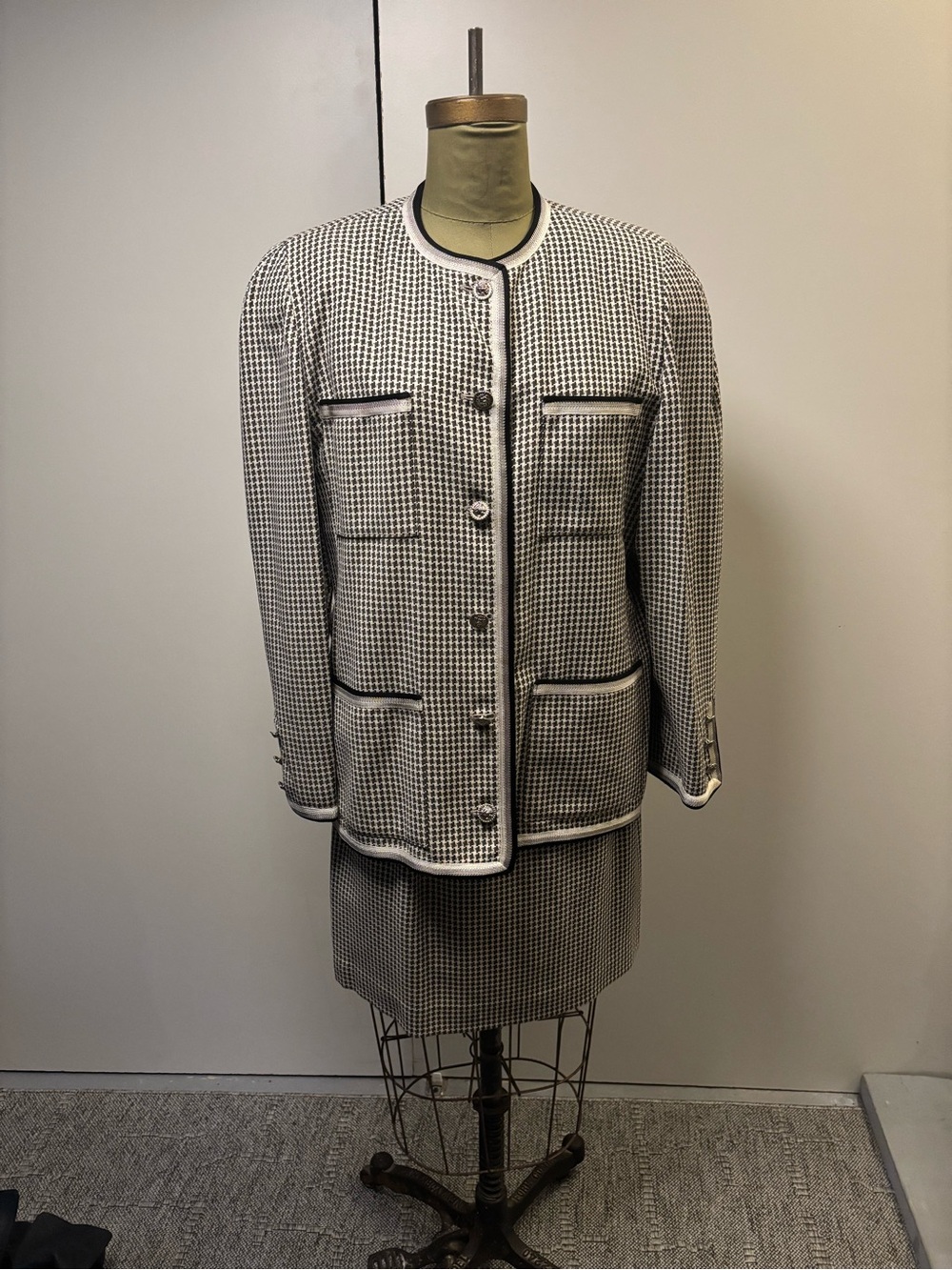 Classic Houndstooth Jacket - Women's Tailored Coat & matching skirt.